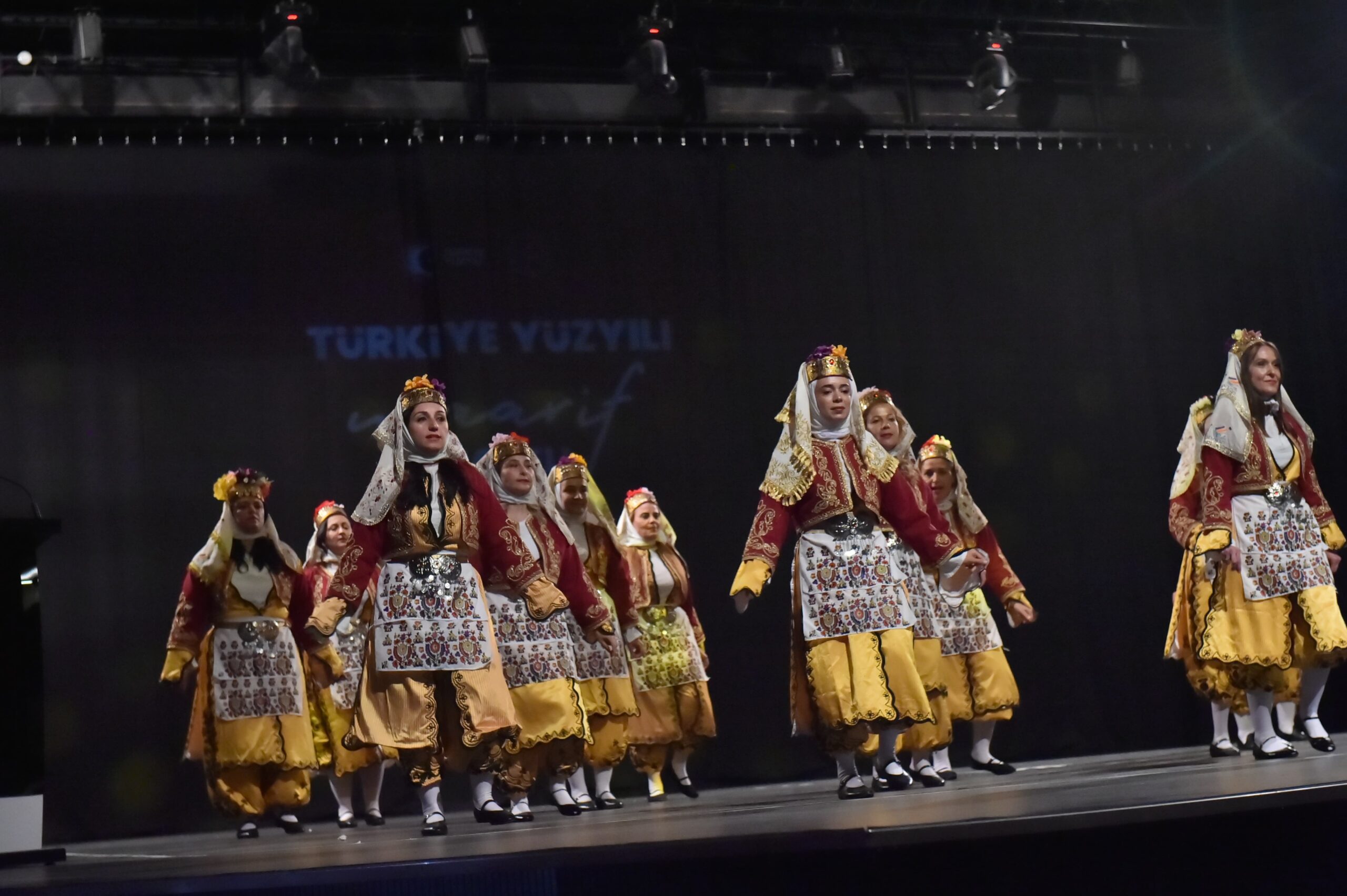 Erzurum Maarif Orkestrası ve Halk Dansları Topluluğu Sanatseverlerle Buluştu