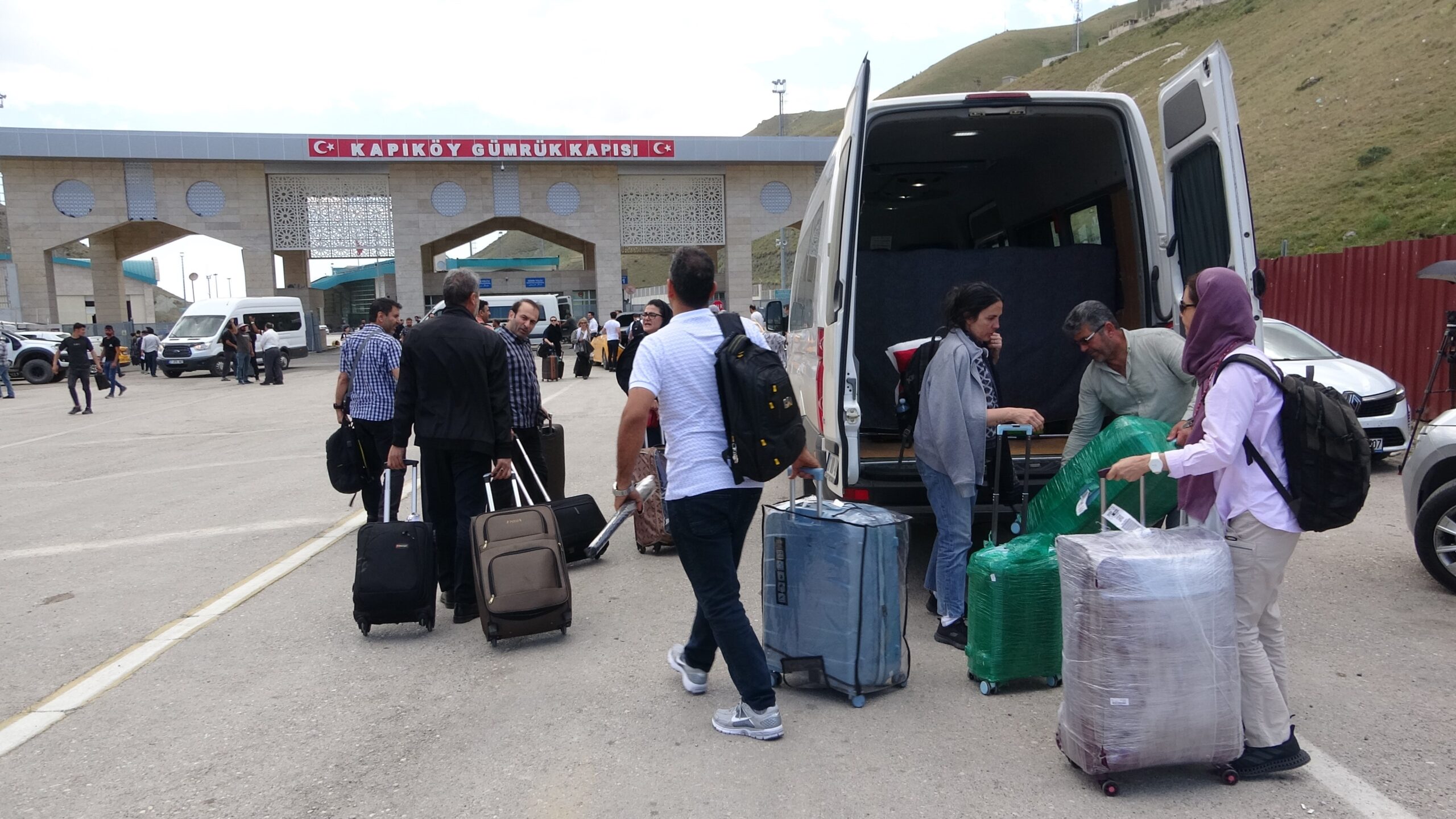 Kapıköy Sınır Kapısı’nda Dikkat Çeken Yoğunluk: İran’a Dönüşler Arttı