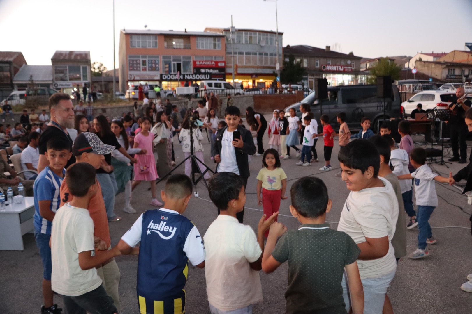 Karayazı’da Kültür Yolu Festivali Coşkusu