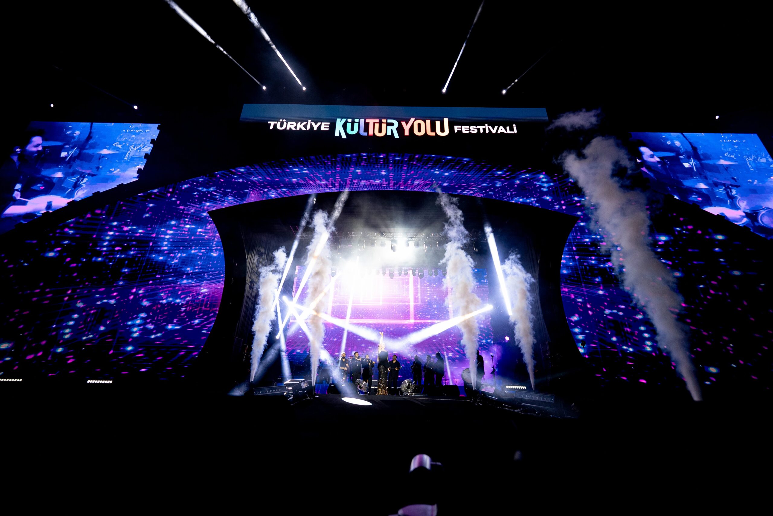 Merve Özbey’den Memleketi Erzurum’da Unutulmaz Konser