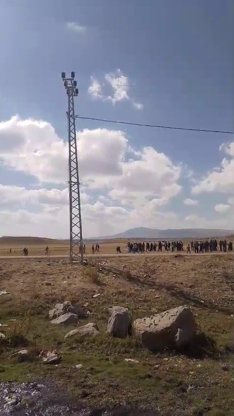 Erzurum Tekman’da Cenazede Kavga: Jandarma Müdahale Etti