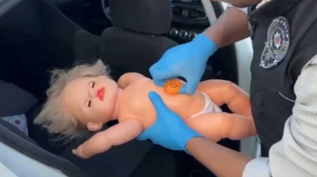 Oyuncak Bebeğin İçinden 49 Bin 500 Kullanımlık Bonzai Çıktı