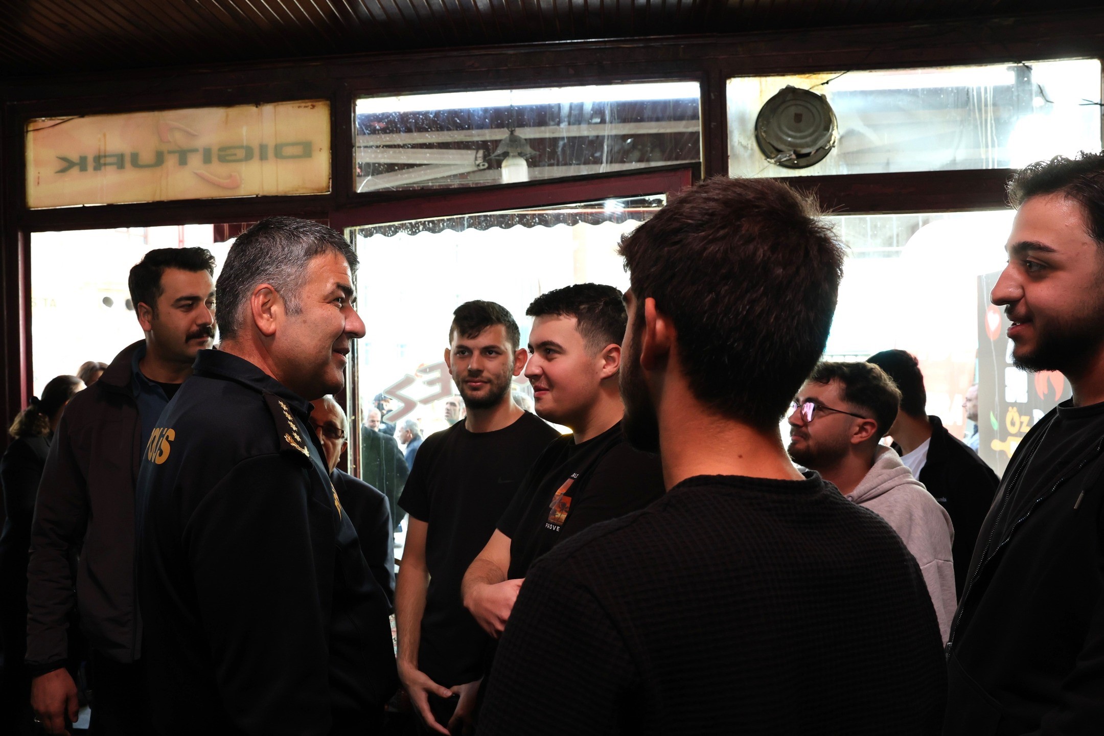 Erzurum Emniyet Müdürü Karaburun Vatandaşlarla Buluştu: “Suçla Mücadelede Halkımızı Mağdur Etmeyeceğiz”