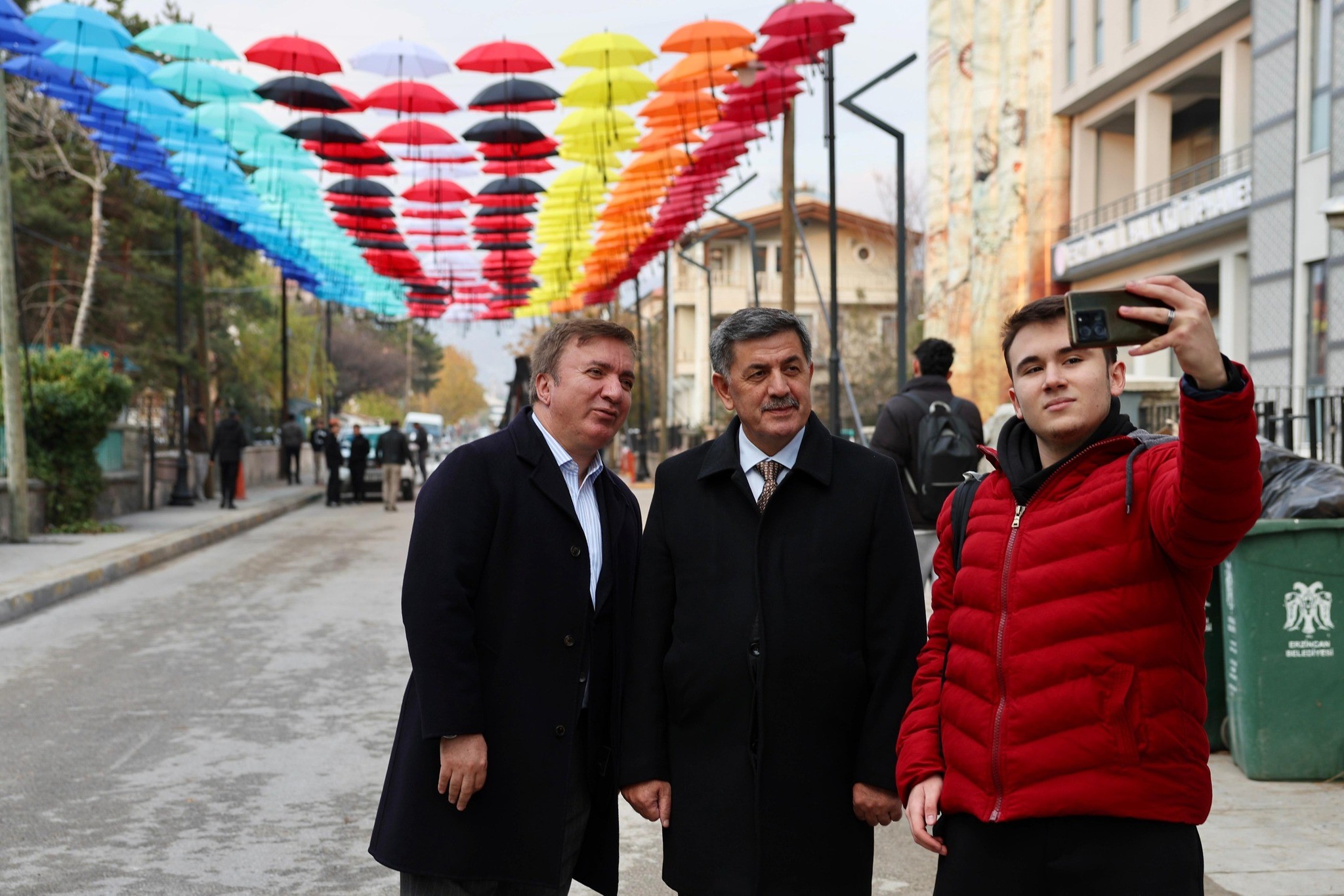 Erzincan’da Şemsiyeli Sokak İlgi Odağı Oldu