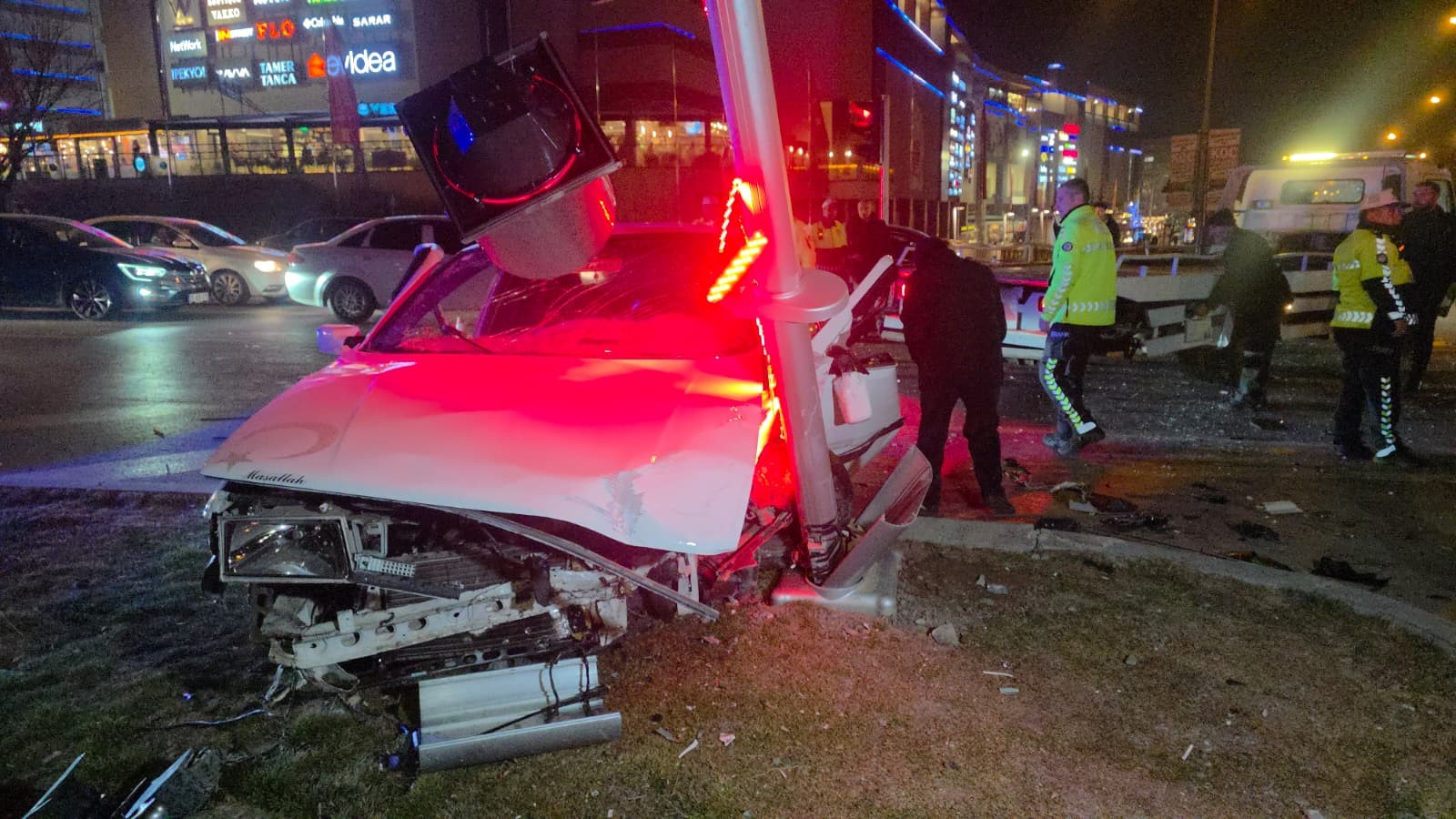Erzurum’da Polis Kontrolünden Kaçan Sürücü Zincirleme Kazaya Neden Oldu: 3 Yaralı