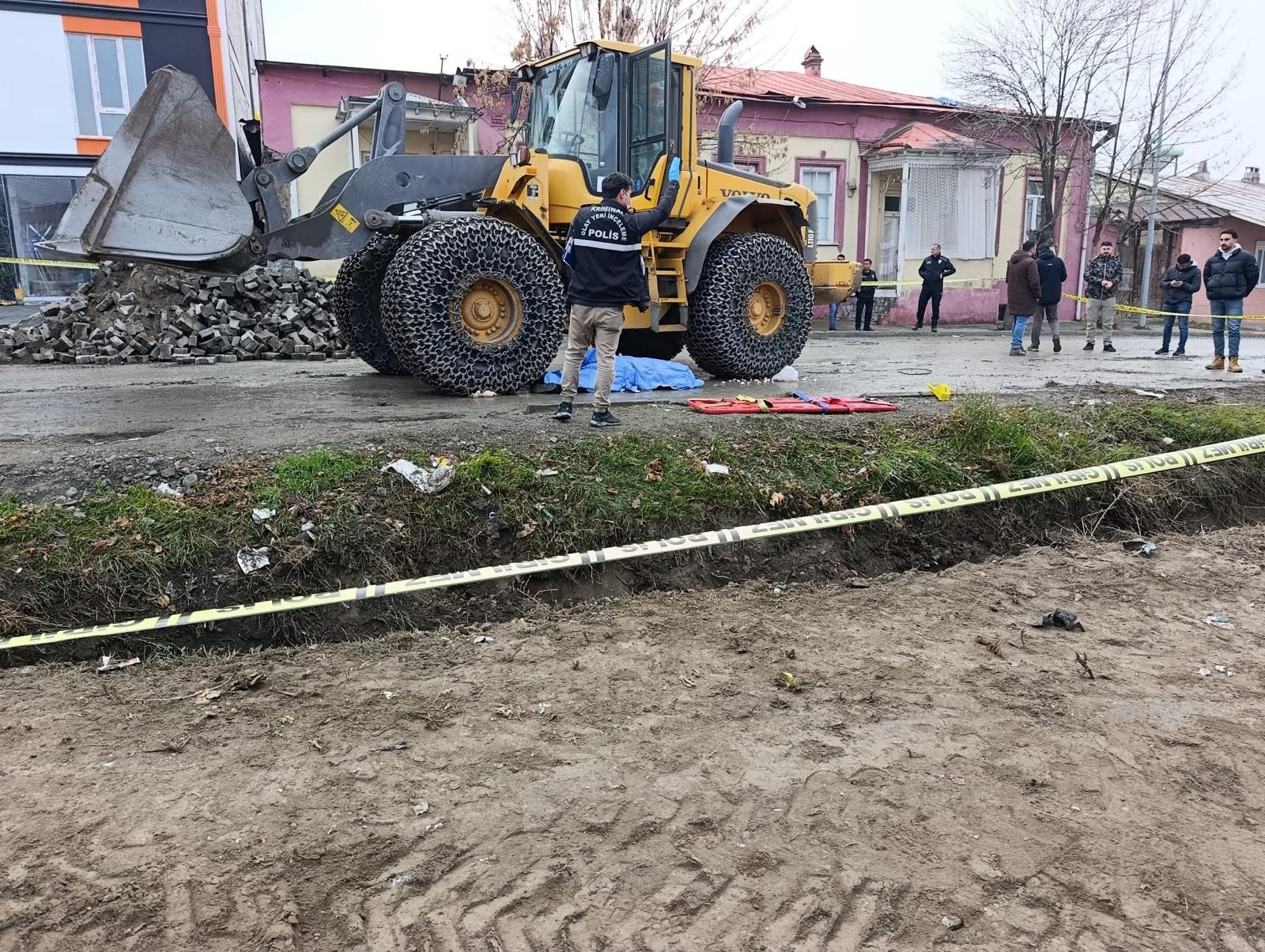 Kağızman’da Emekli İmam Kepçenin Altında Kalarak Hayatını Kaybetti