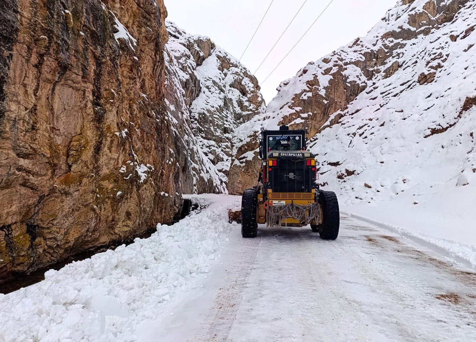 VAN KIŞA TESLİM OLDU
