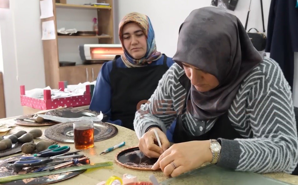 Erzincan’da Bakır İşlemeciliği Kadınların Emeğiyle Yaşatılıyor