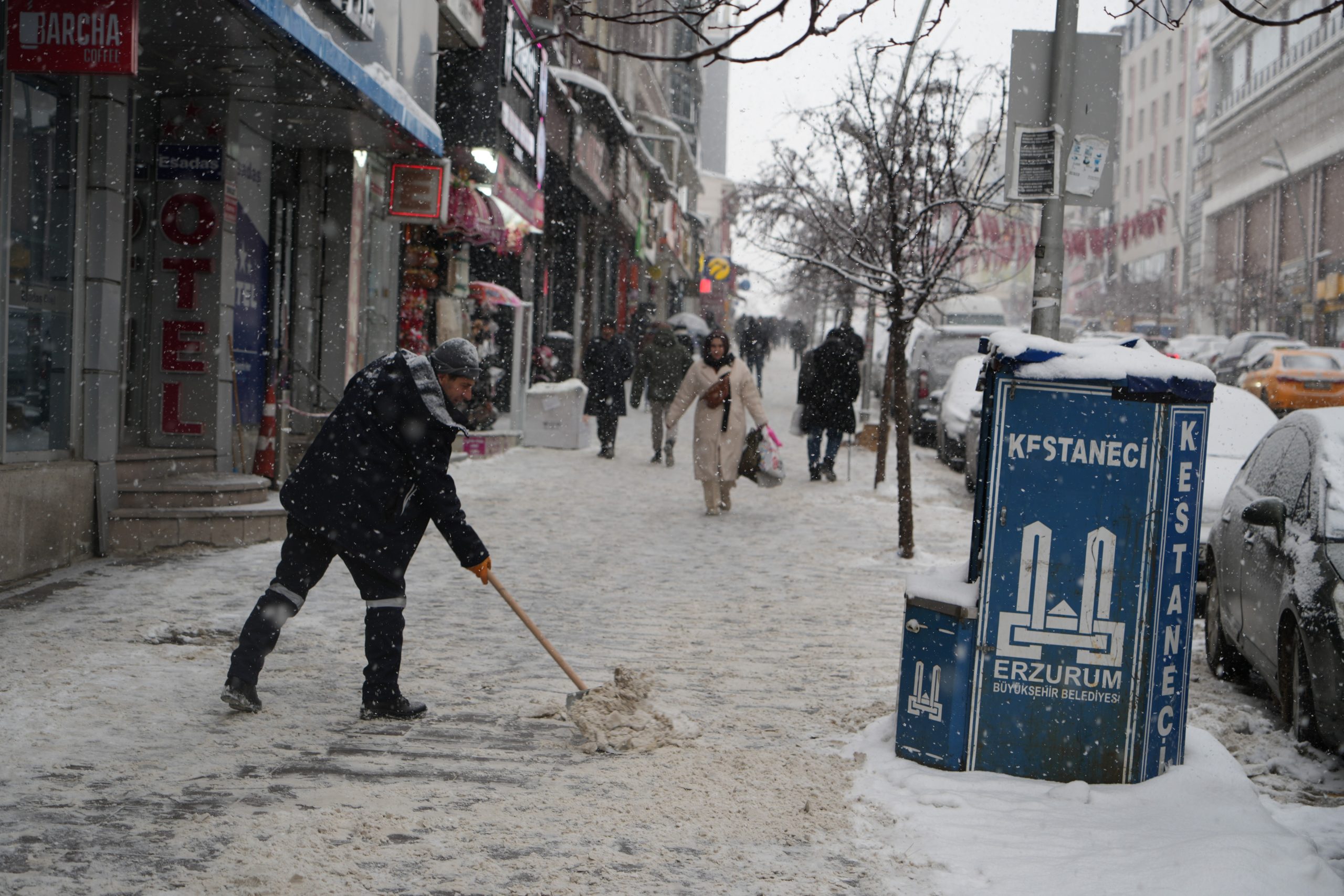 Erzurum’da Yoğun Kar Yağışı Hayatı Olumsuz Etkiledi