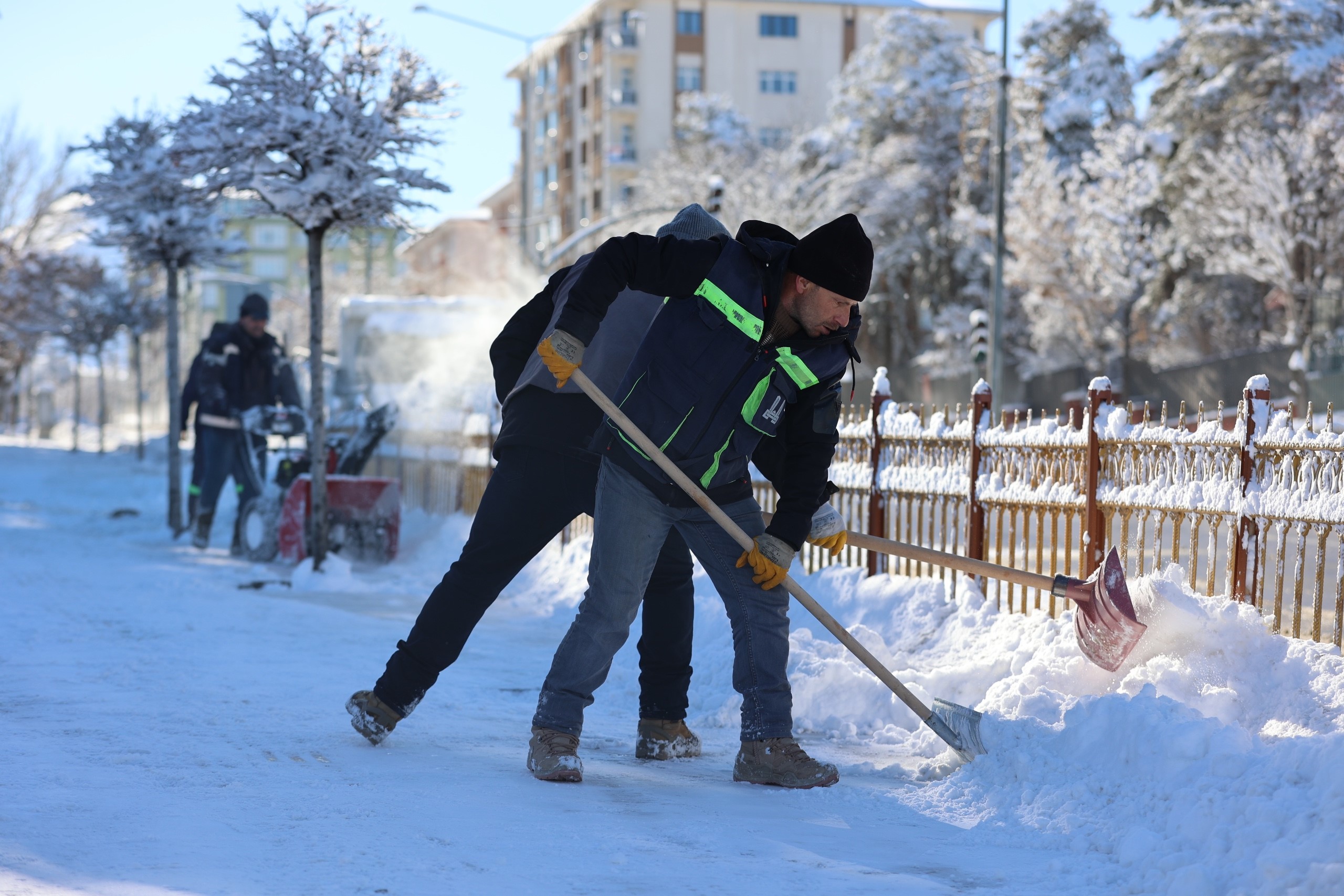 Erzurum’da Kar Timleri 7/24 Görev Başında