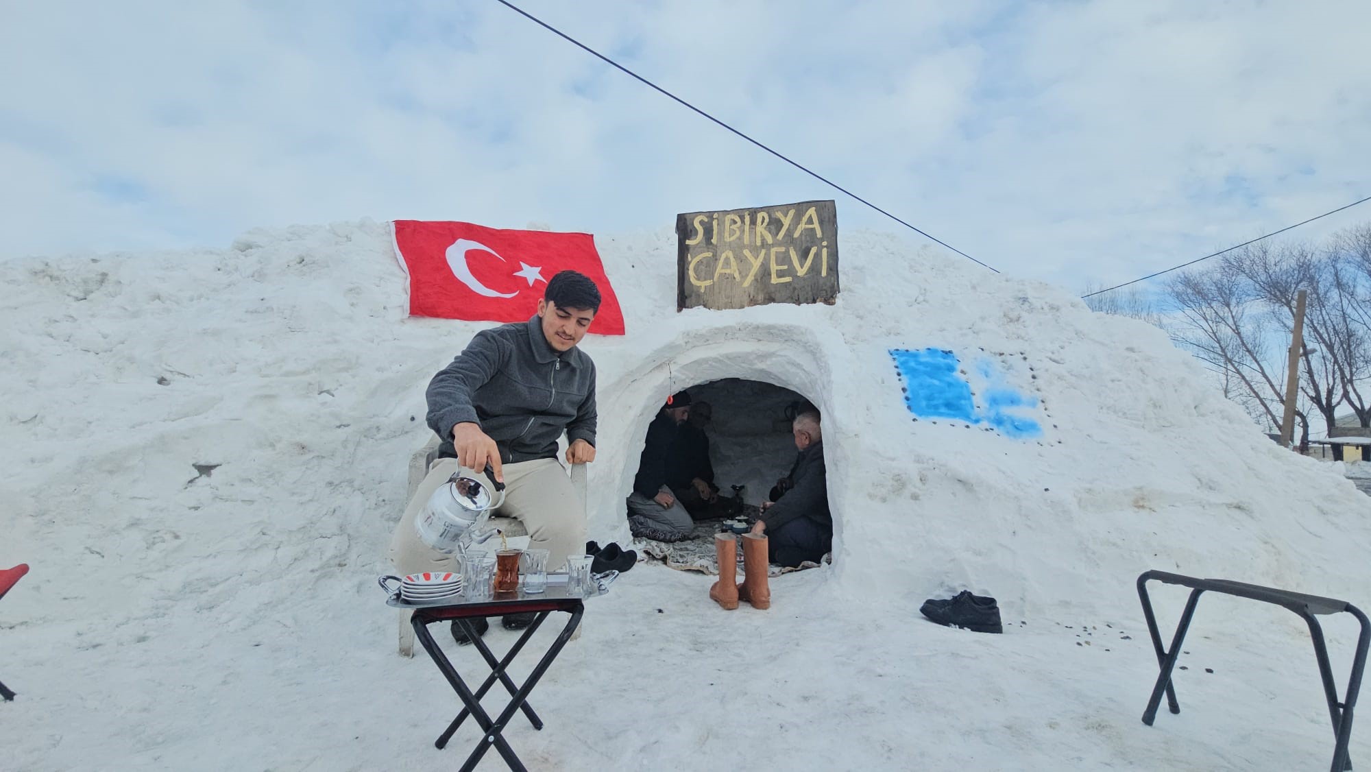 Bitlis’te Esnaftan Kardan Çay Evi: Soğuk Havaya Sıcak Dokunuş