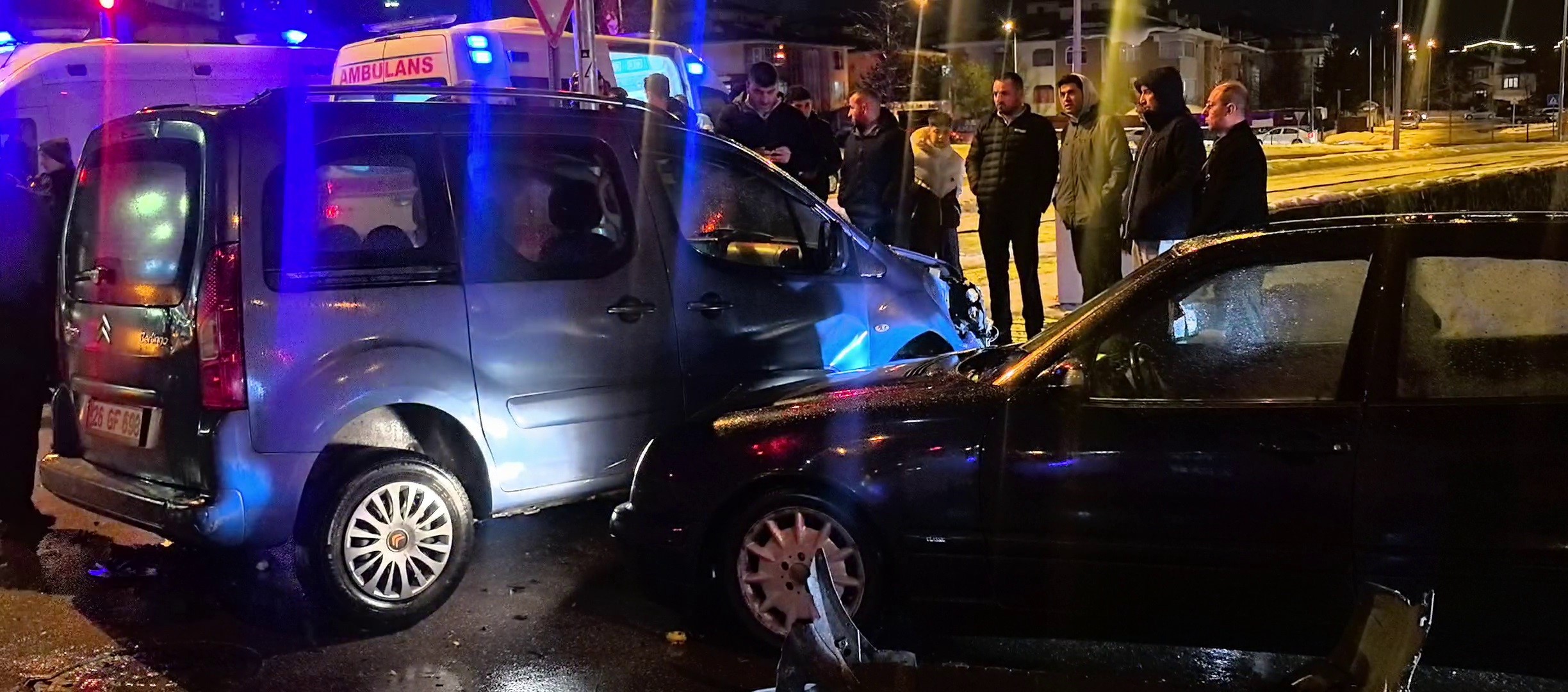 Erzurum’da Üç Araçlı Trafik Kazası: 2 Yaralı