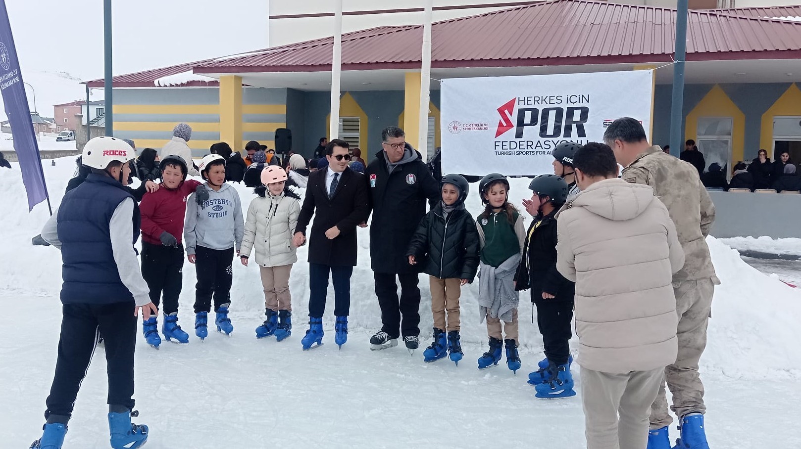  Tekman’da Çocukların Buz Pateni Hayali Gerçek Oldu