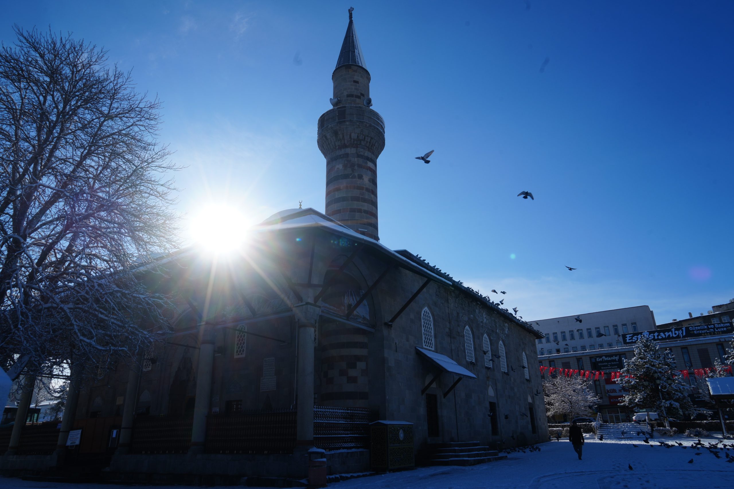 Erzurum Beyaza Büründü: Taşımalı Eğitime Kar Engeli