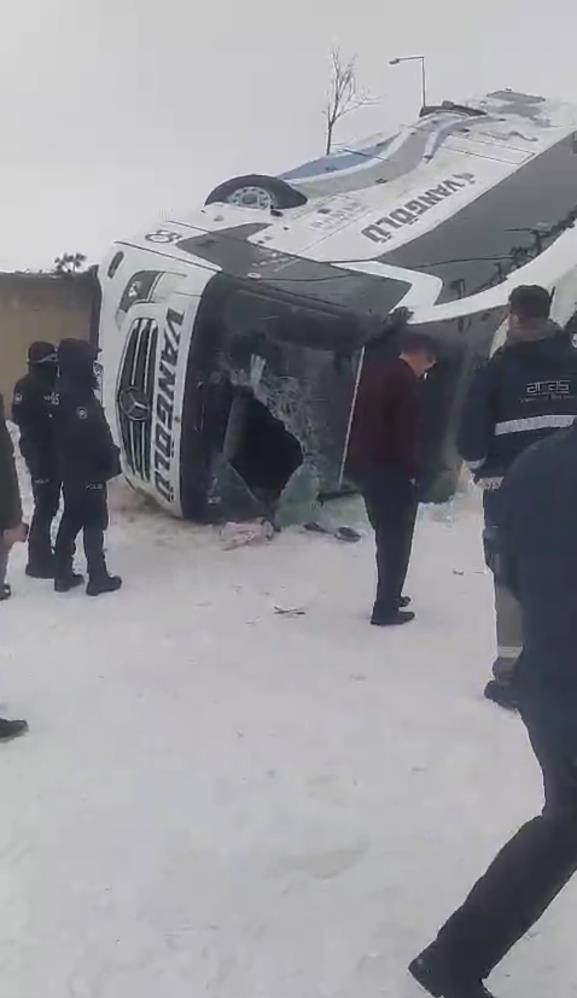 Ağrı Patnos’ta Yolcu Otobüsü Devrildi: 16 Yaralı