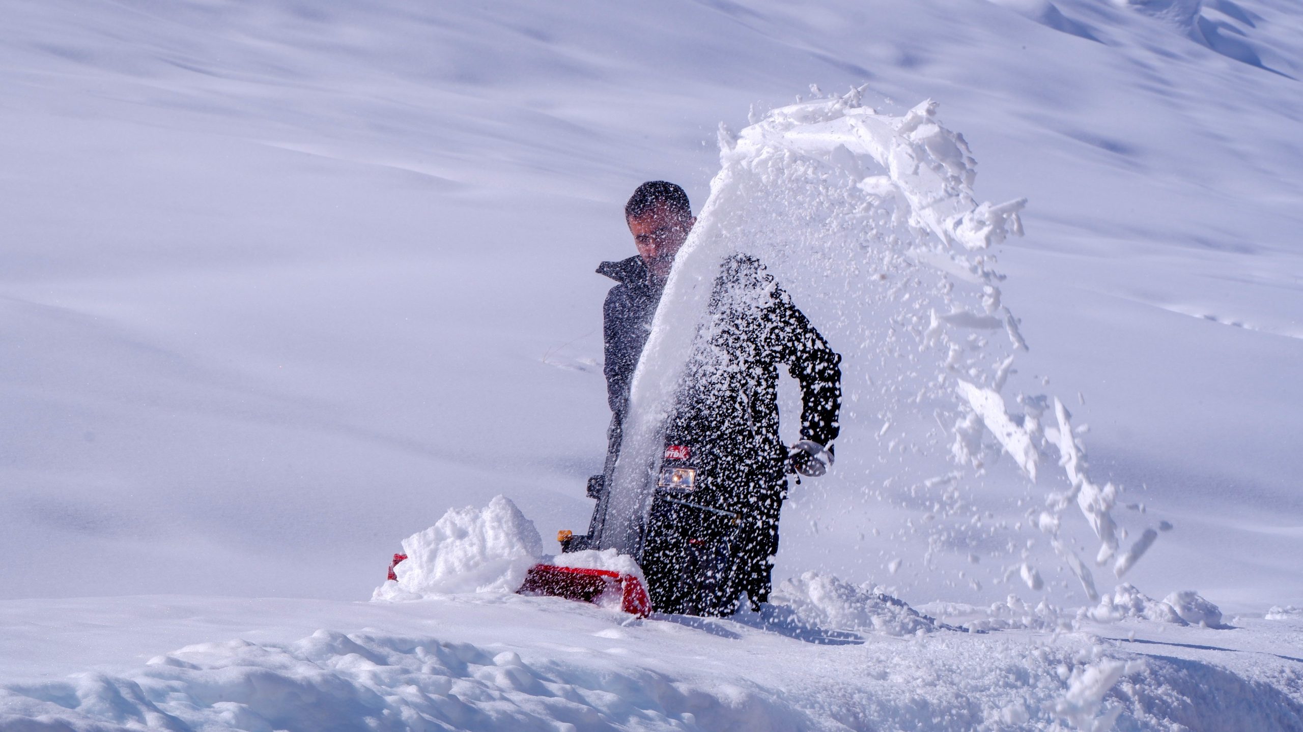 Erzurum’da Yoğun Kar Yağışı Hayatı Felç Etti