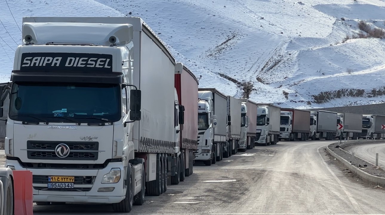 Esendere Gümrük Kapısı’nda Yoğunluk: 2 Kilometrelik Tır Kuyruğu Oluştu