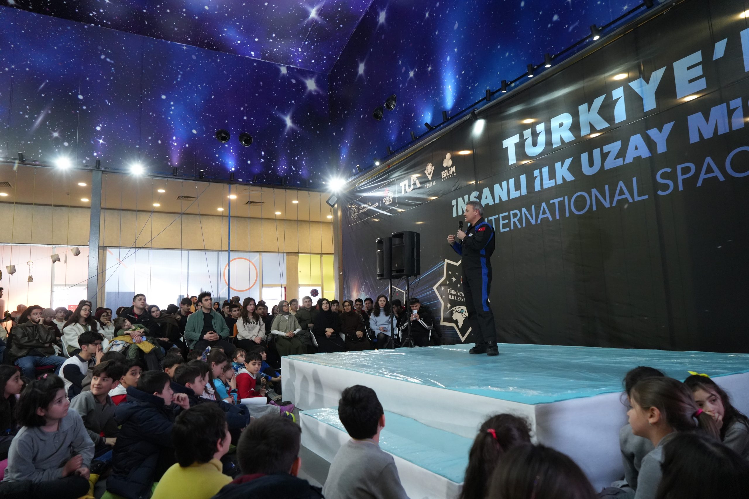 Türkiye’nin İlk Astronotu Alper Gezeravcı, Erzurum’da Gençlerle Buluştu