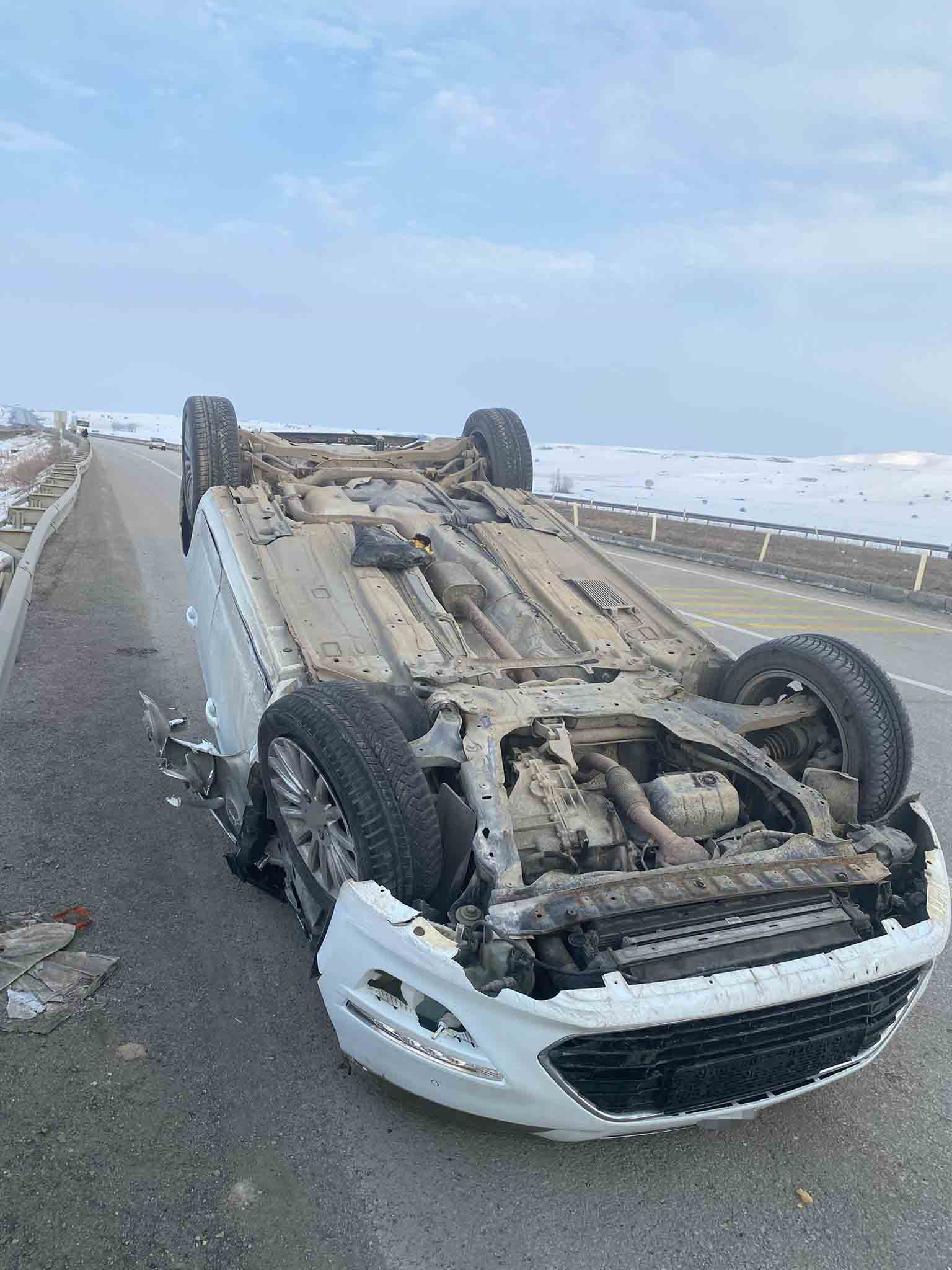 Erzurum-Aşkale yolunda otomobil takla attı: 2 kişi yaralandı