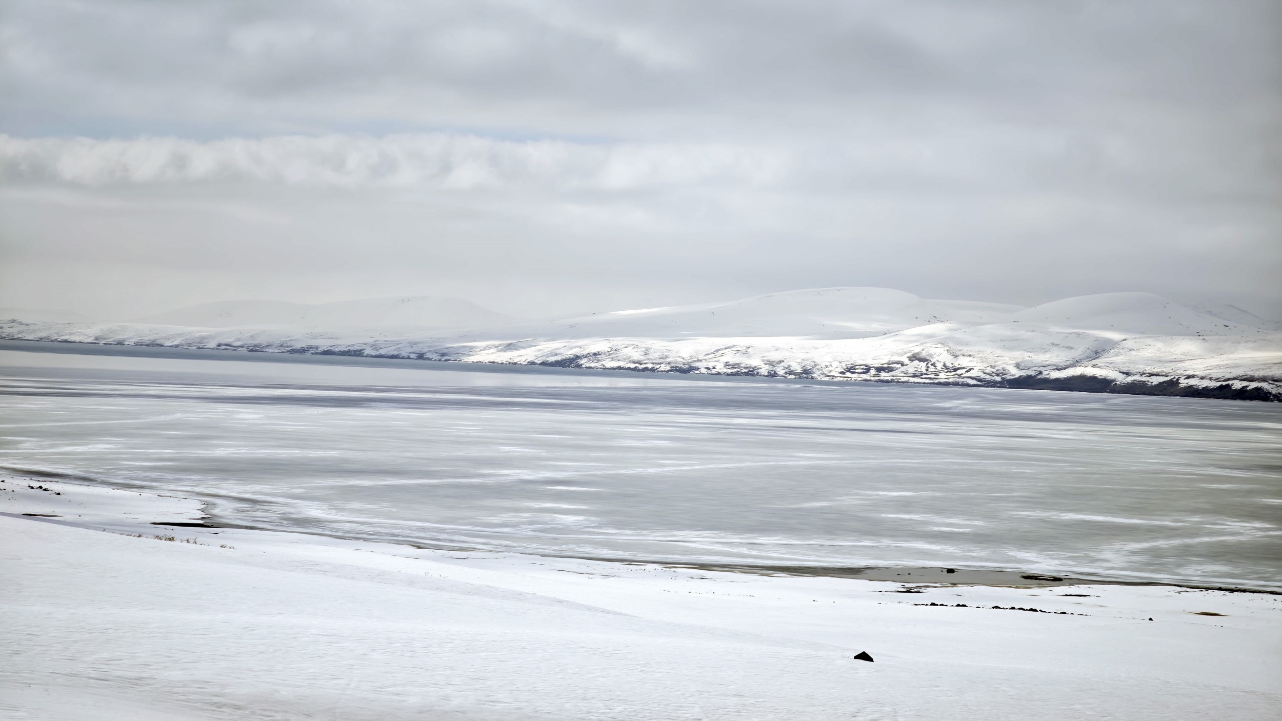 Nazik Gölü’ndeki Buz Çözülmesi Bu Yıl Gecikti