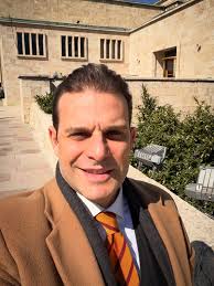 Mehmet Aslan: Sahne Işığından Siyaset Arenasına Uzanan Çok Yönlü Bir Kariyer