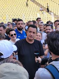 Acun Ilıcalı: Türkiye’nin Medya Patronu ve Global Girişimcisi