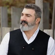 Türk Halk Müziğinin Öncülerinden Özcan Türe’den Yeni Nesle İlham Veren Müzik Yolculuğu