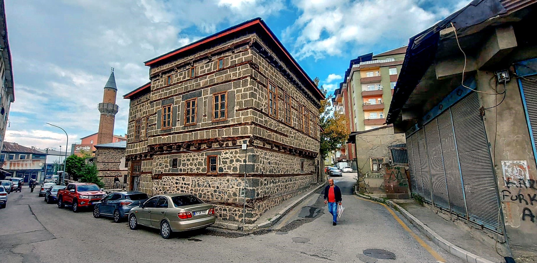 Geleneksel Erzurum Evlerinde Tandırevi: Evin Kalbi ve Yaşamın Merkezi