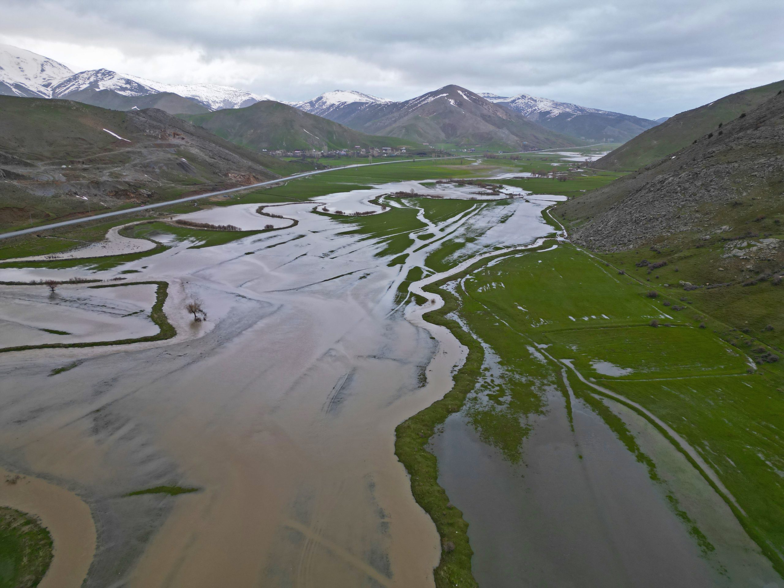Güzeldere Menderesleri Yağış Sonrası Doğal Göle Dönüştü