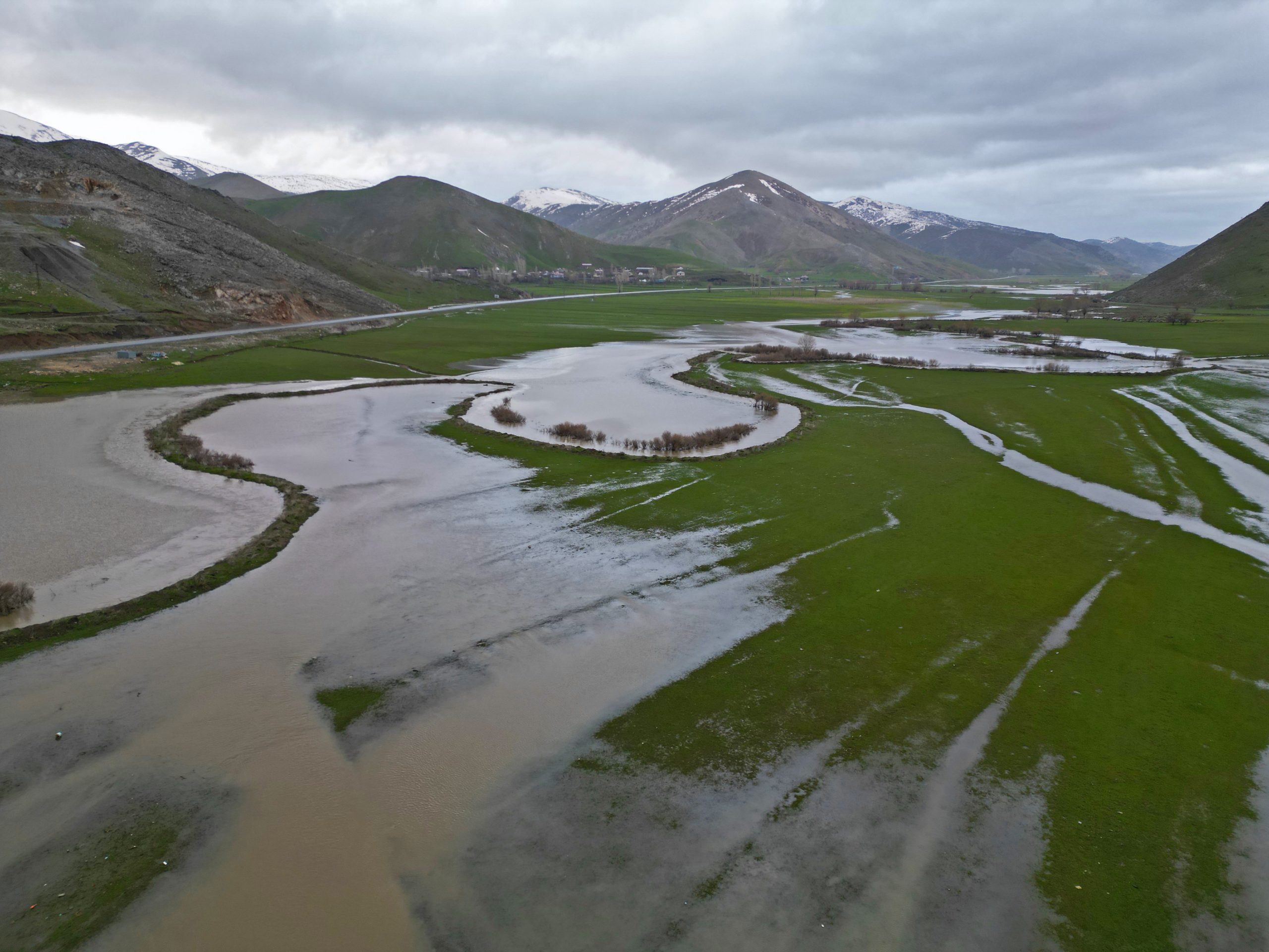 Güzeldere Menderesleri Yağış Sonrası Doğal Göle Dönüştü