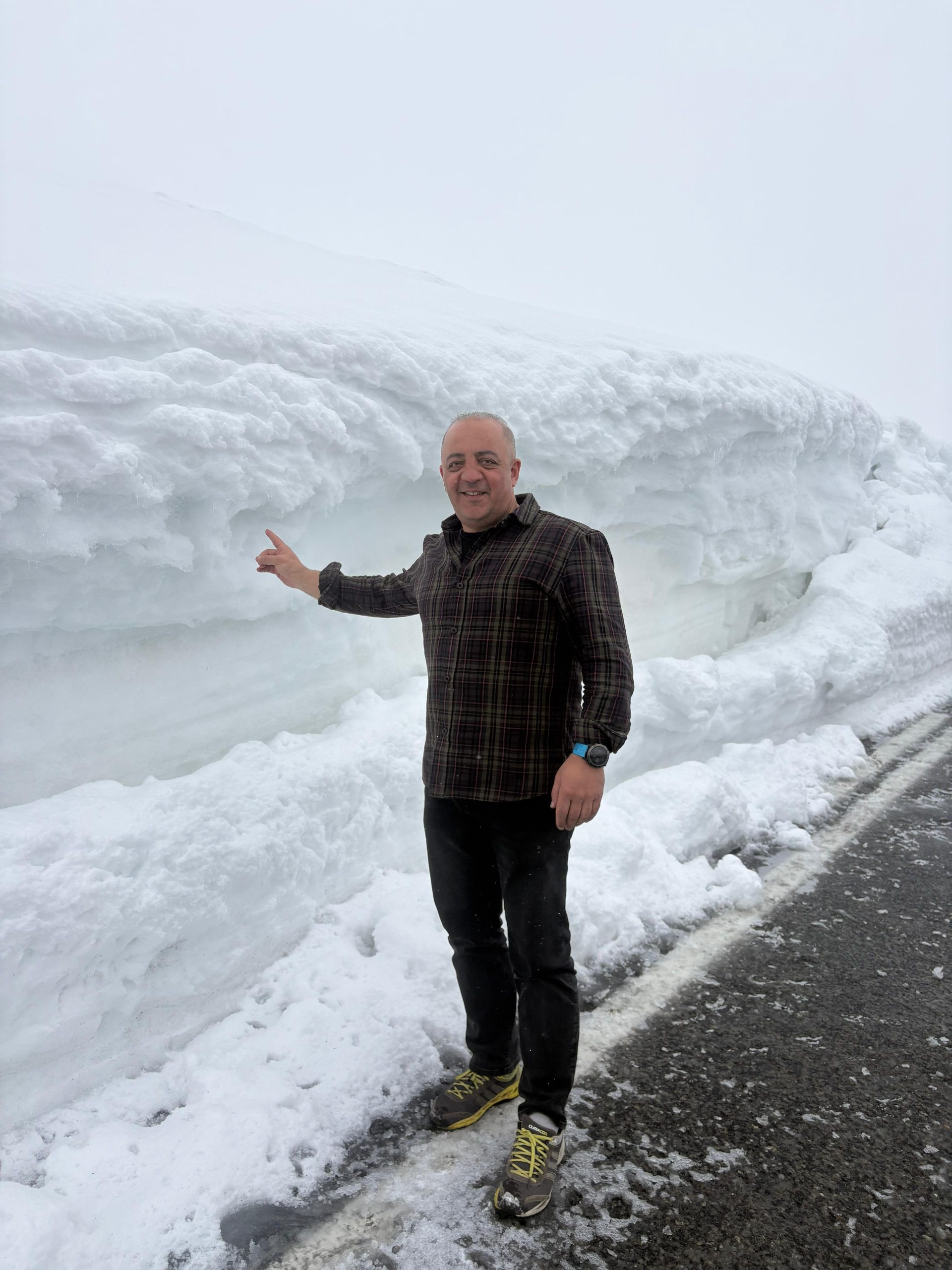 Nisan’da Kış Geri Döndü: Kars–Erzurum Karayolu Beyaza Büründü