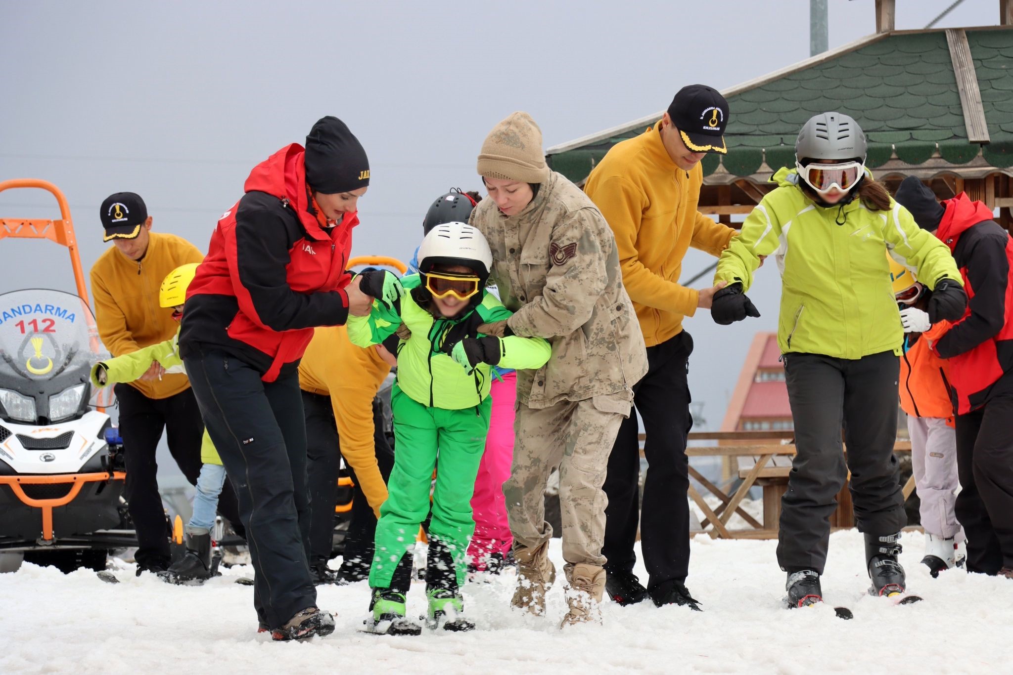 Palandöken’de 23 Nisan Coşkusu: Jandarmadan Çocuklara Özel Etkinlik