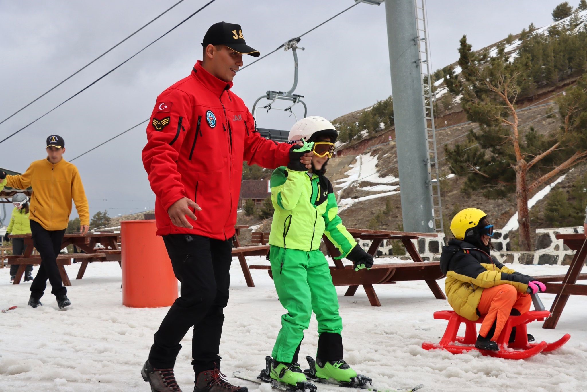 Palandöken’de 23 Nisan Coşkusu: Jandarmadan Çocuklara Özel Etkinlik