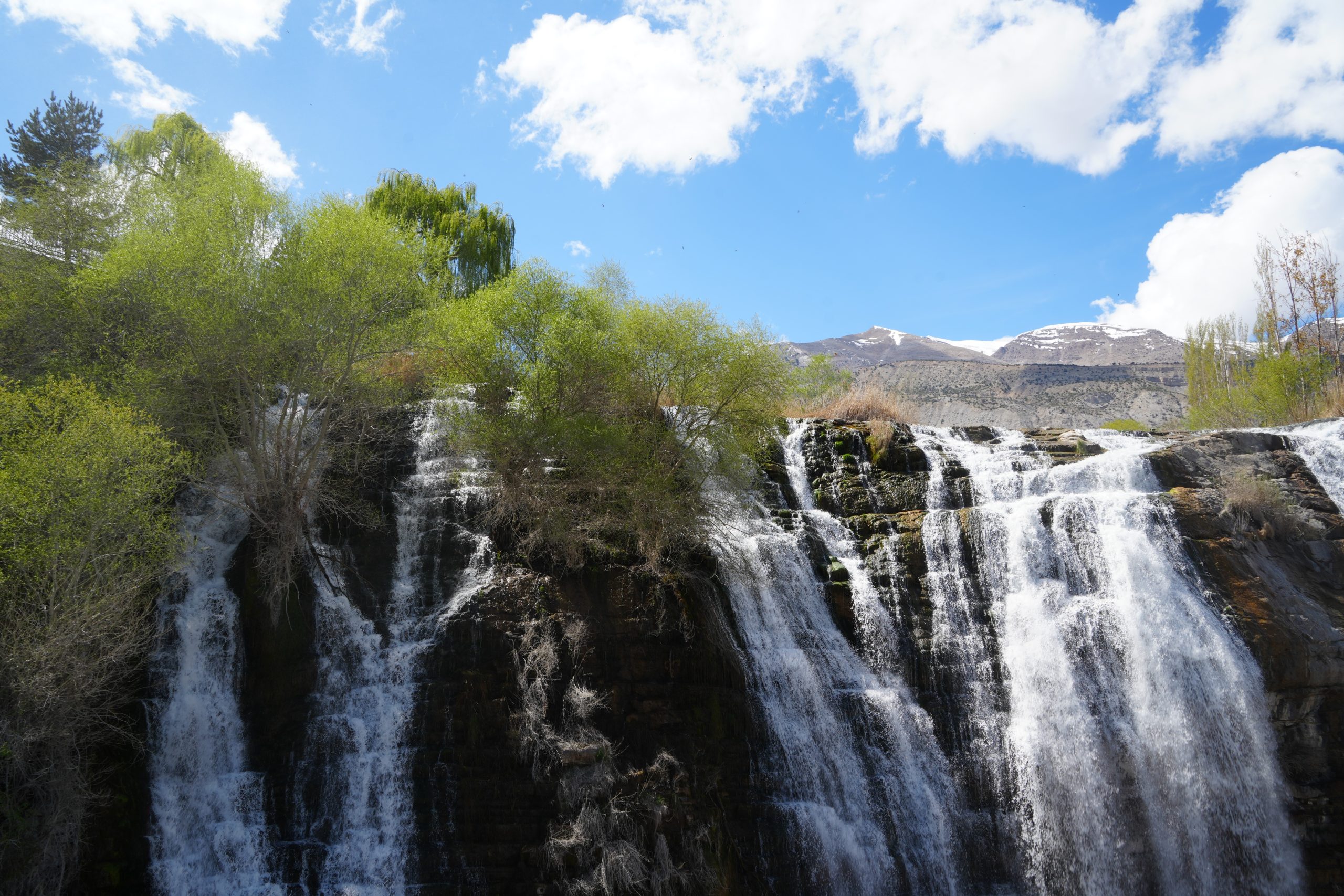 Tortum Şelalesi, Baharın Gelmesiyle Görsel Şölene Dönüştü