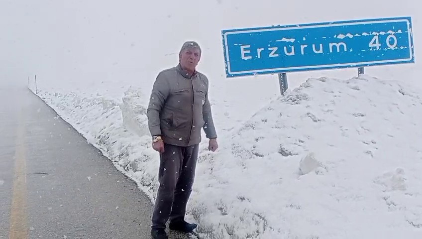 Palandöken Geçidi’nde Baharda Kış: Kar 8 Metreyi Buldu, Tipi Ulaşımı Zorluyor