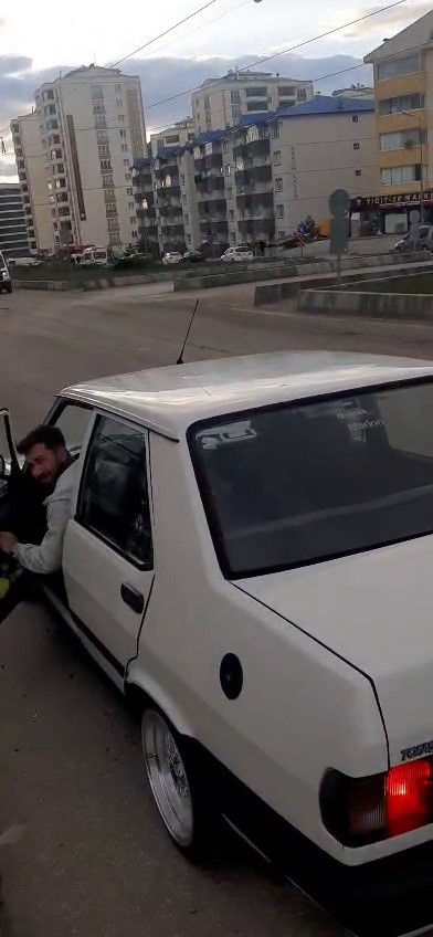 Erzurum’da Trafikte Tehlikeli Anlar: Ters Yönden Giden Sürücü Tepki Çekti