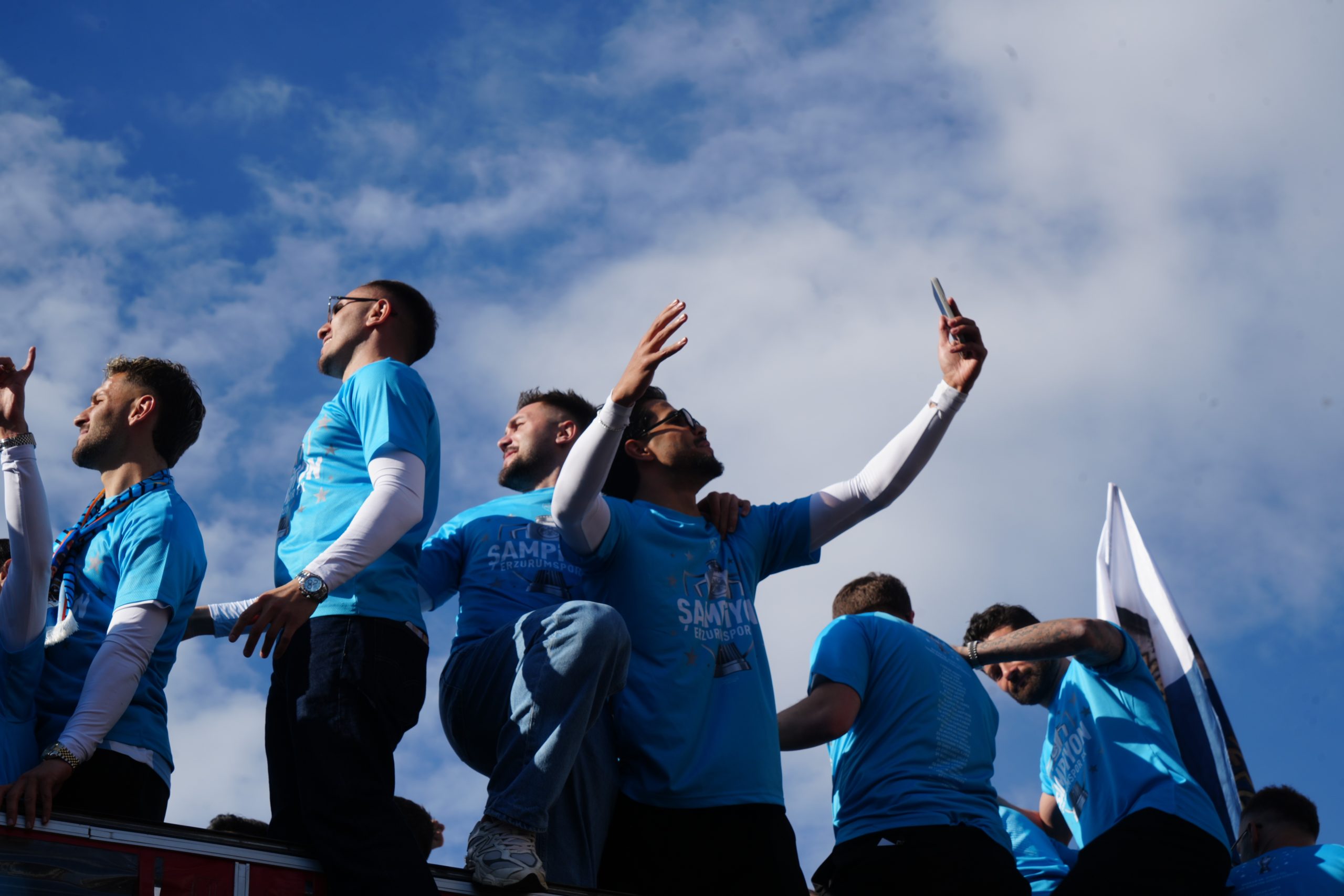 Erzurum’da Bayram Var! Erzurumspor FK Şampiyonluğu Taraftarıyla Kutladı