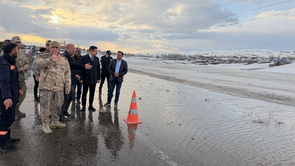 Erzurum Karayazı’da Kar Suları Taşkına Neden Oldu