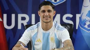 Kanatların Yeni Gücü: Benhur Keser Sahneye