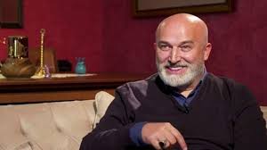 Ekranların ve Kürsülerin Tanınan İsmi: Halil Necipoğlu’nun Hayat Yolculuğu