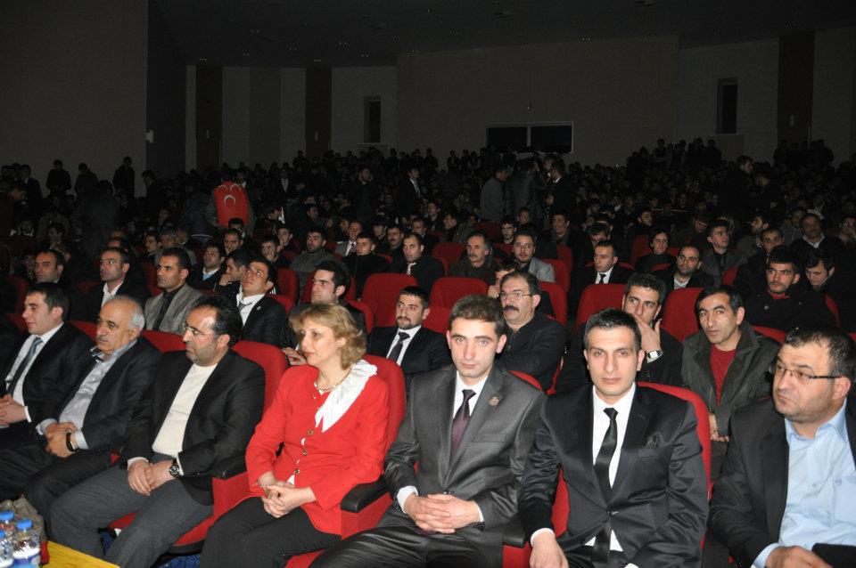 AKADEMİDEN SAHAYA, SİVİL MÜCADELEDEN EKRANA: JALE HÜLYA ALCAN’IN ÇOK YÖNLÜ KARİYER YOLCULUĞU