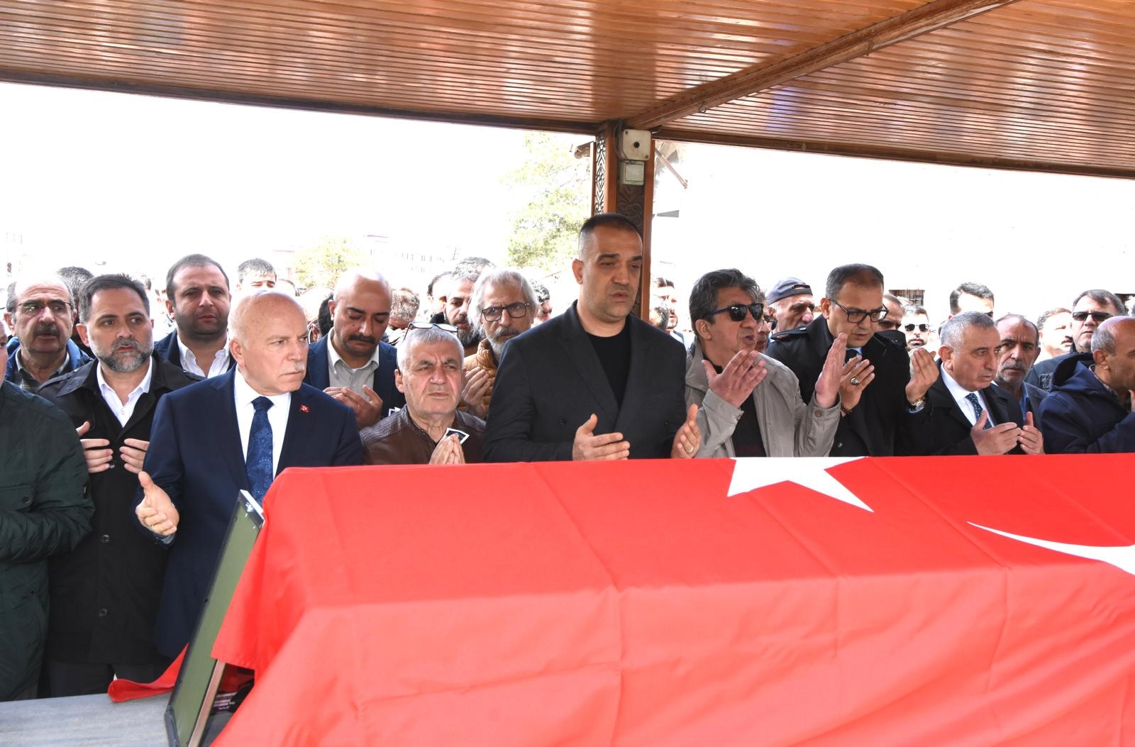 Erzurum’un Duayen Avukatı Faruk Terzioğlu Son Yolculuğuna Uğurlandı