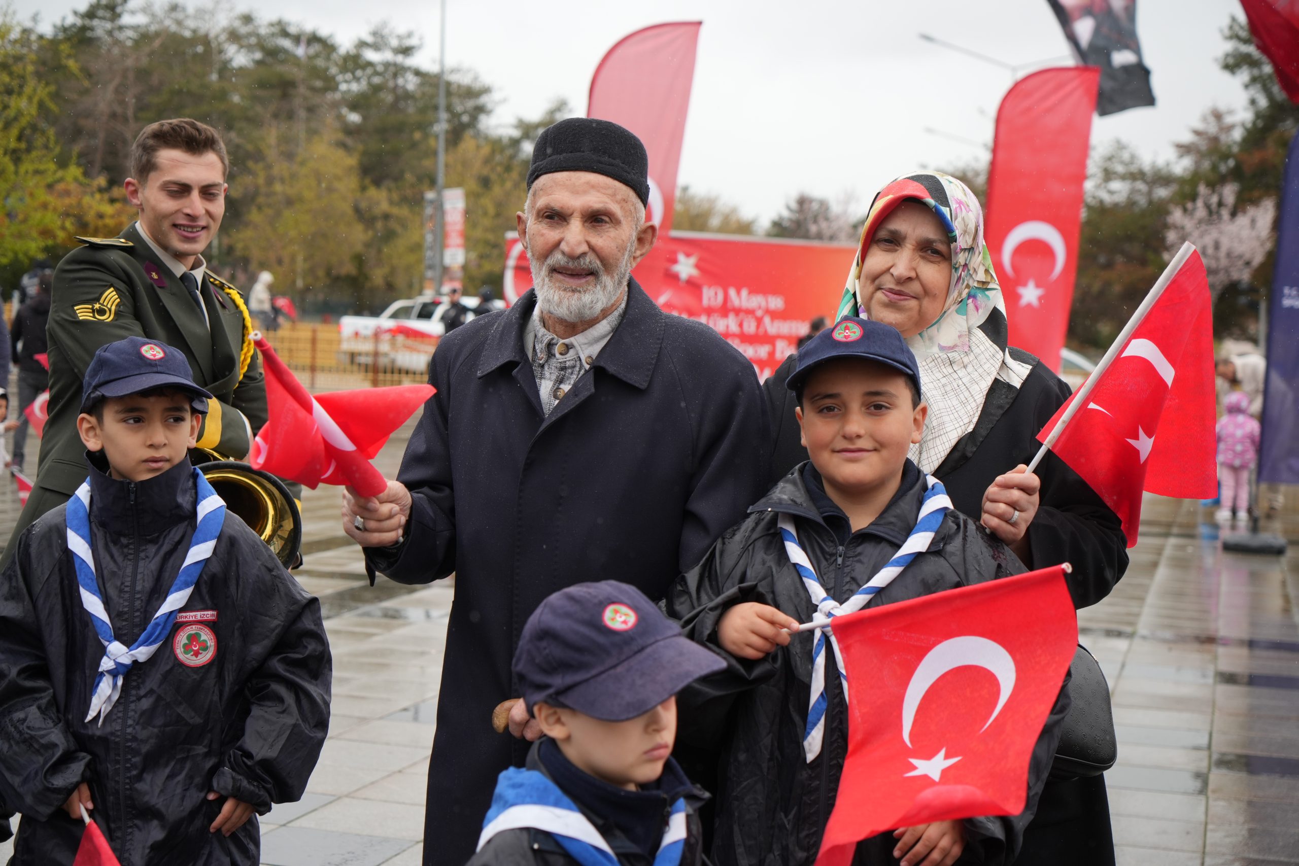 Erzurum’da 19 Mayıs Coşkusu Yağmura Rağmen Meydanlara Taştı