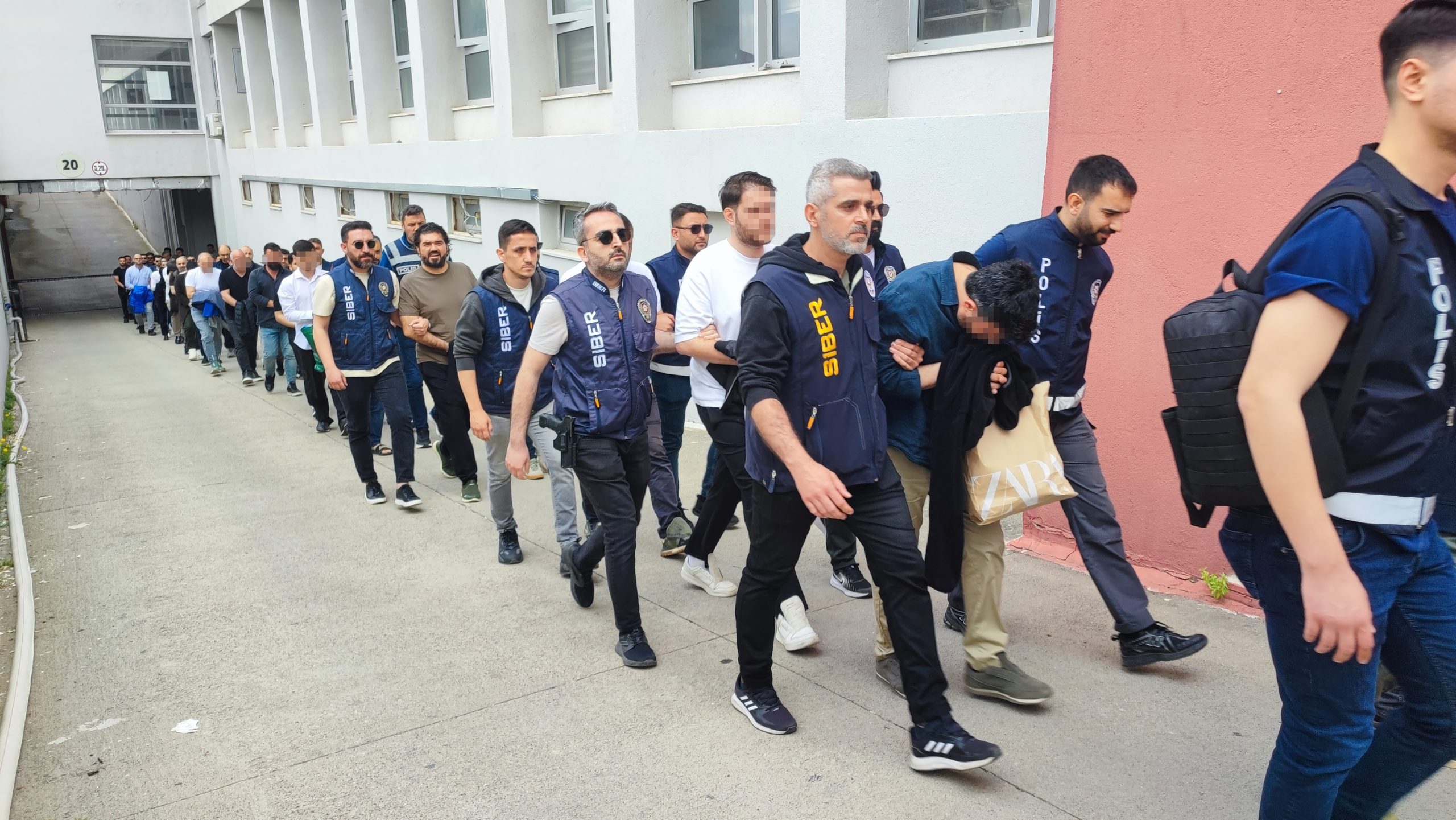 ADANA MERKEZLİ YASA DIŞI BAHİS OPERASYONU: 21 İLDE DEV SORUŞTURMA