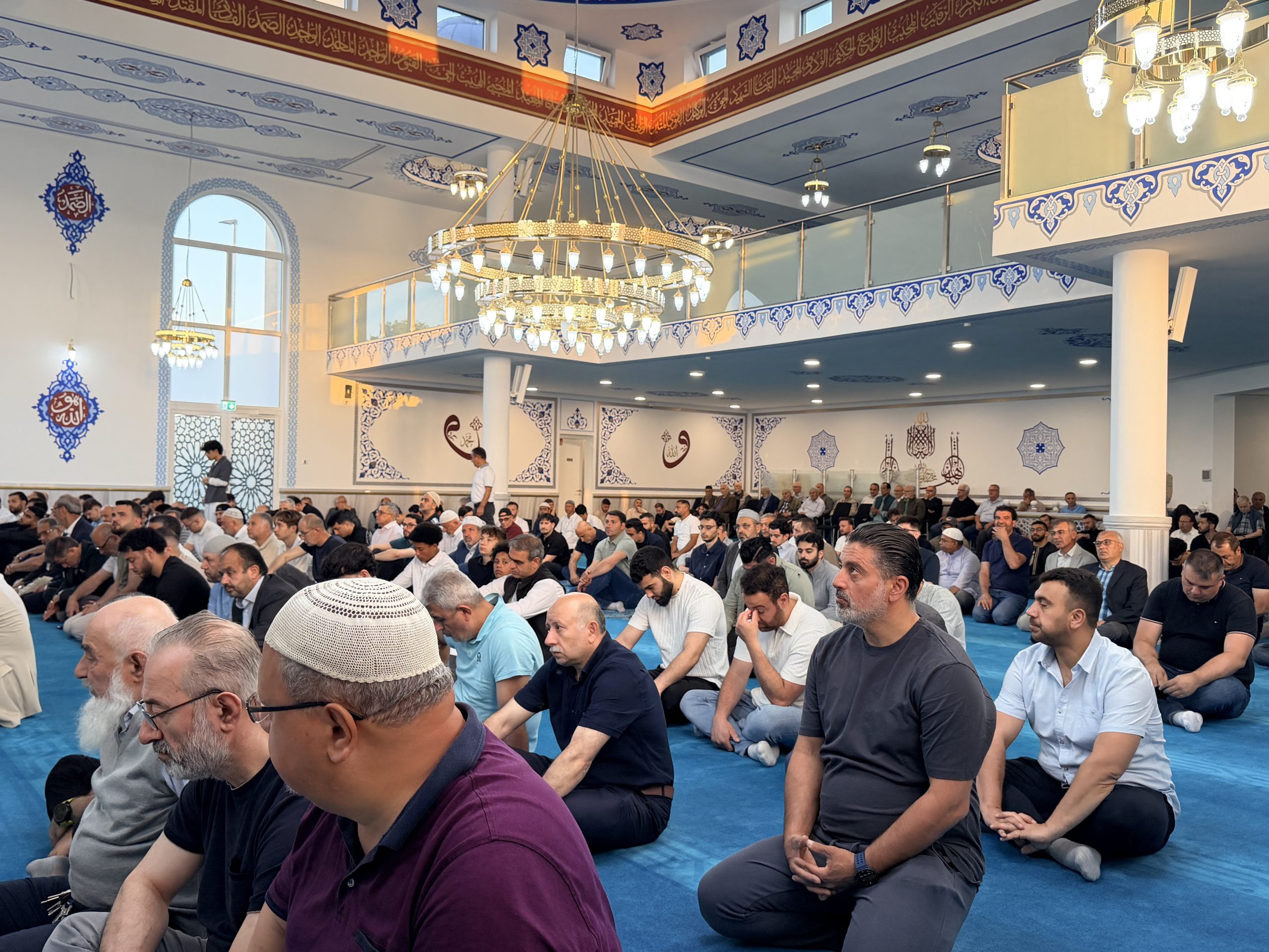 Almanya’da Kurban Bayramı Heyecanı: Brühl Camii Doldu Taştı