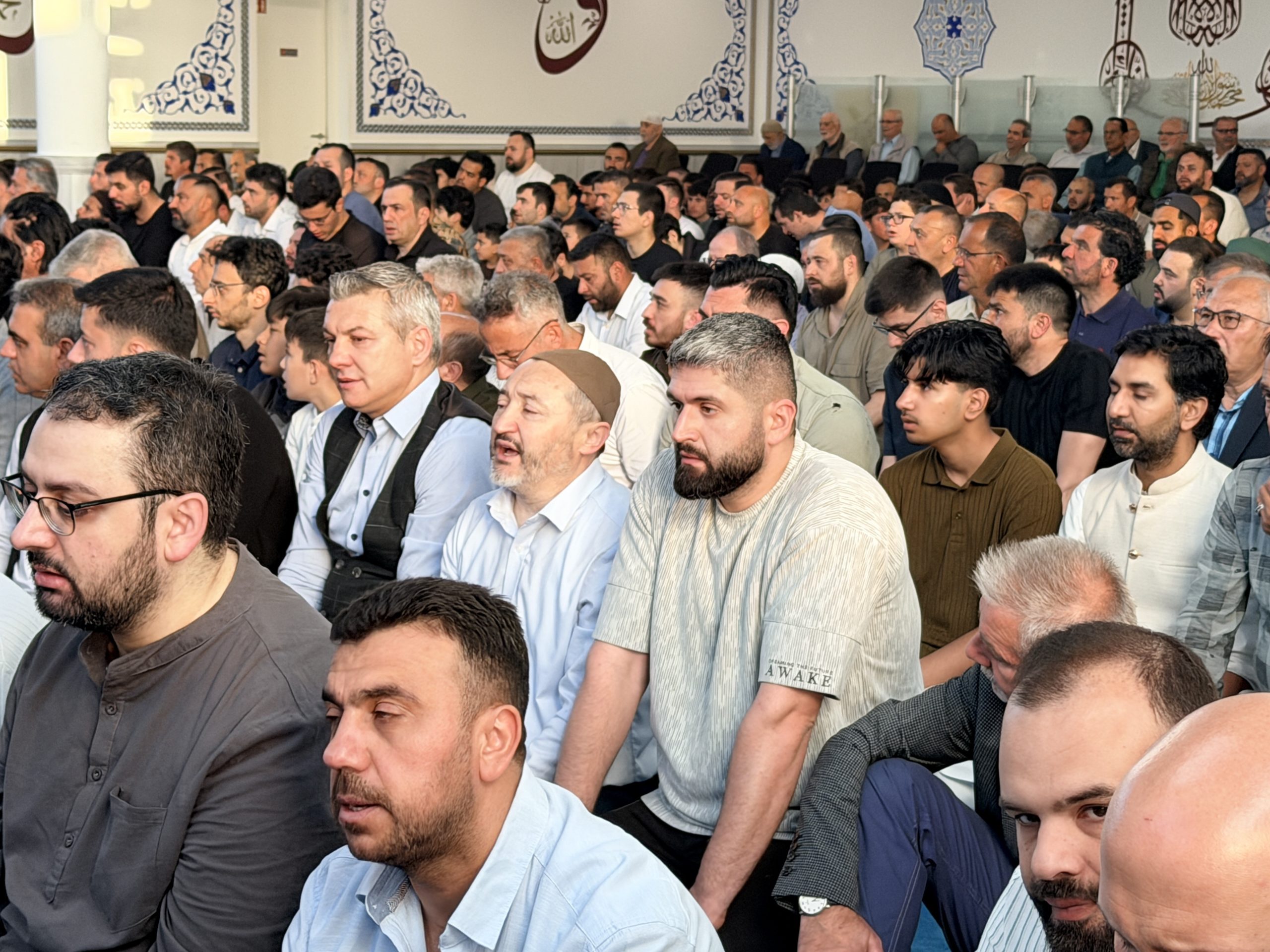 Almanya’da Kurban Bayramı Heyecanı: Brühl Camii Doldu Taştı