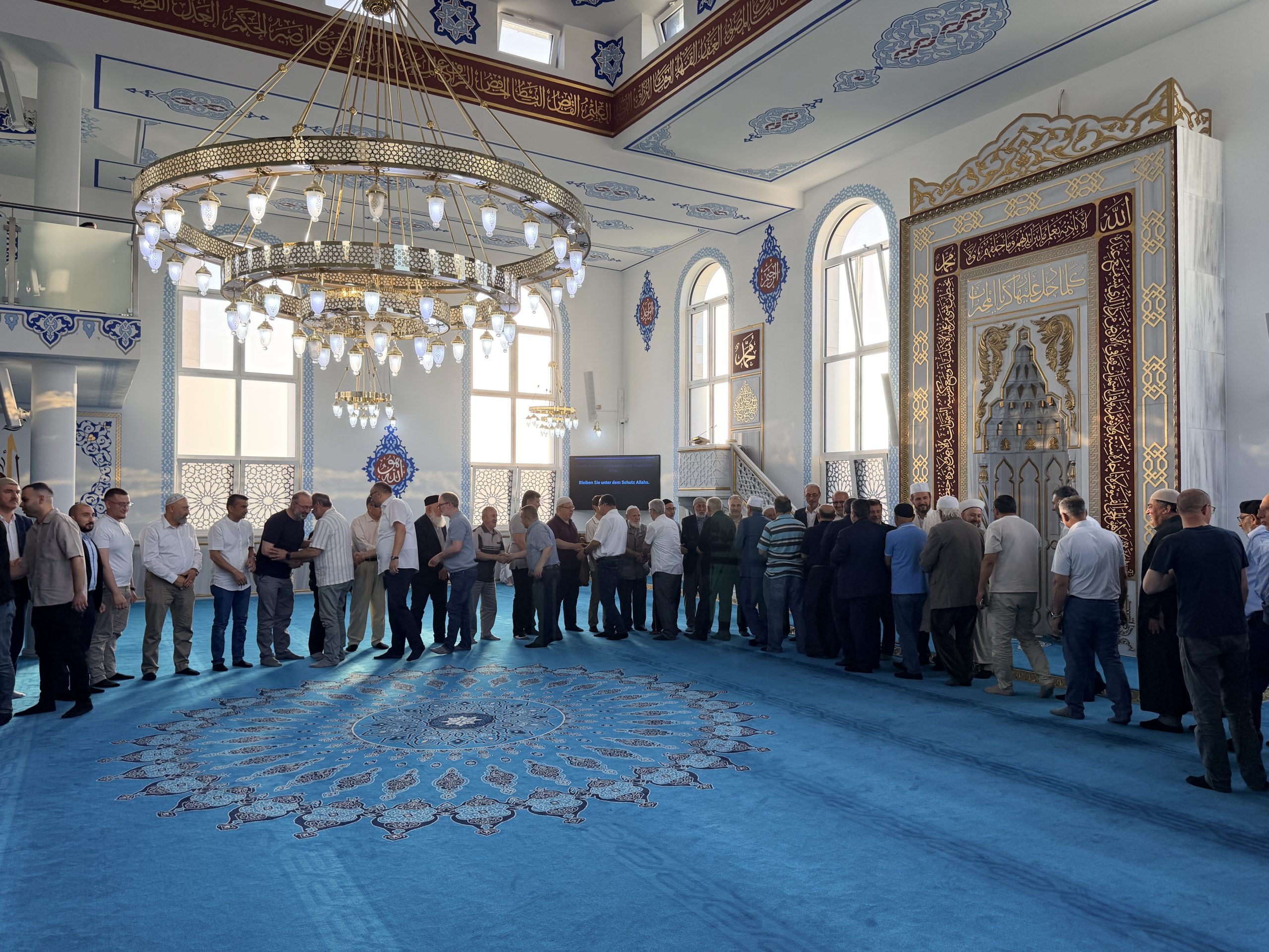 Almanya’da Kurban Bayramı Heyecanı: Brühl Camii Doldu Taştı