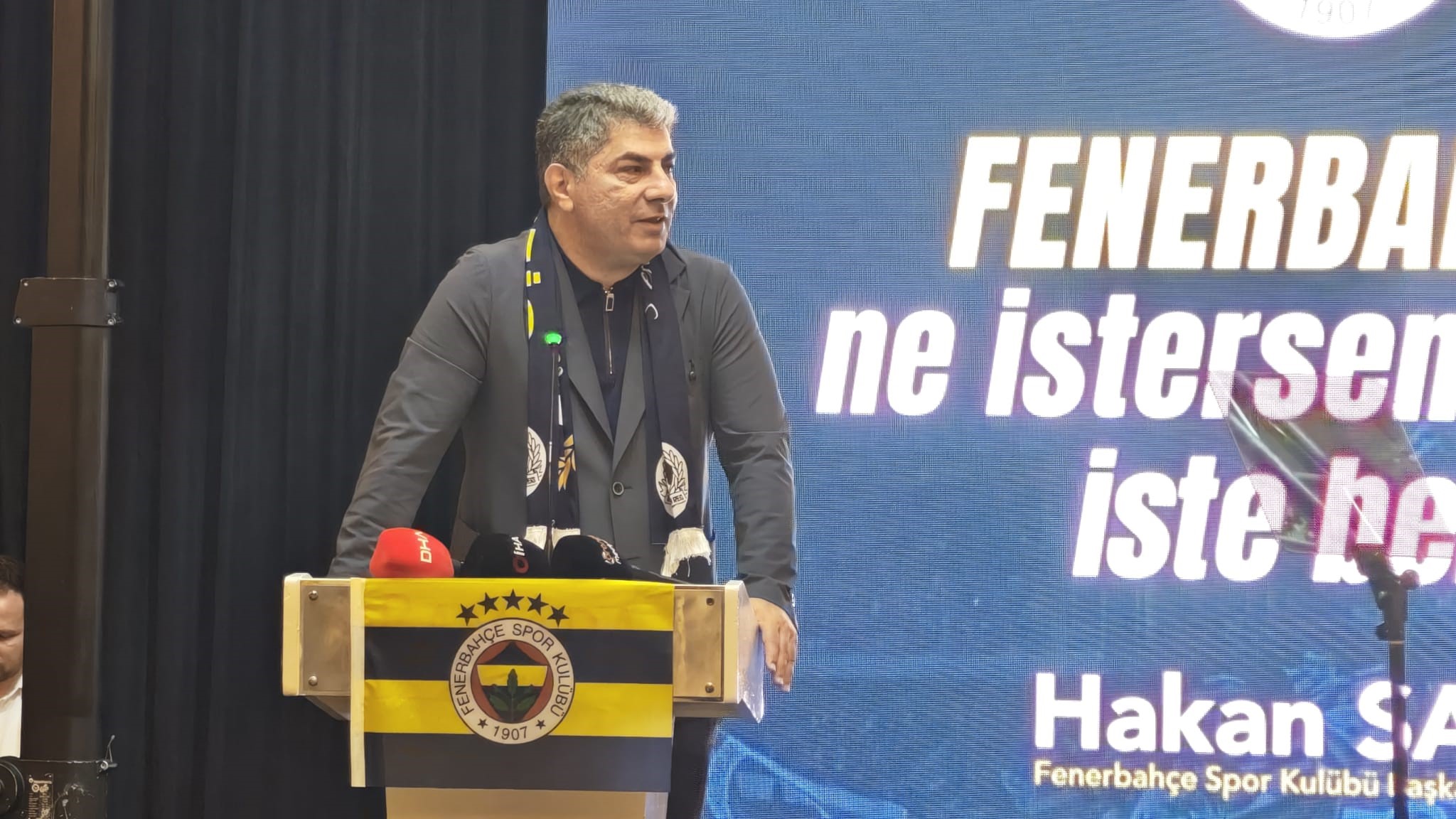 FENERBAHÇE BAŞKAN ADAYI HAKAN SAFİ’DEN İDDİALI VAATLER: “2 YERLİ, 3 DÜNYA YILDIZI TRANSFER EDECEĞİZ”