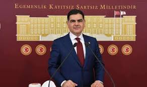 MUHAMMET NACİ CİNİSLİ: İŞ DÜNYASINDAN SİYASETE UZANAN BİR KARİYER