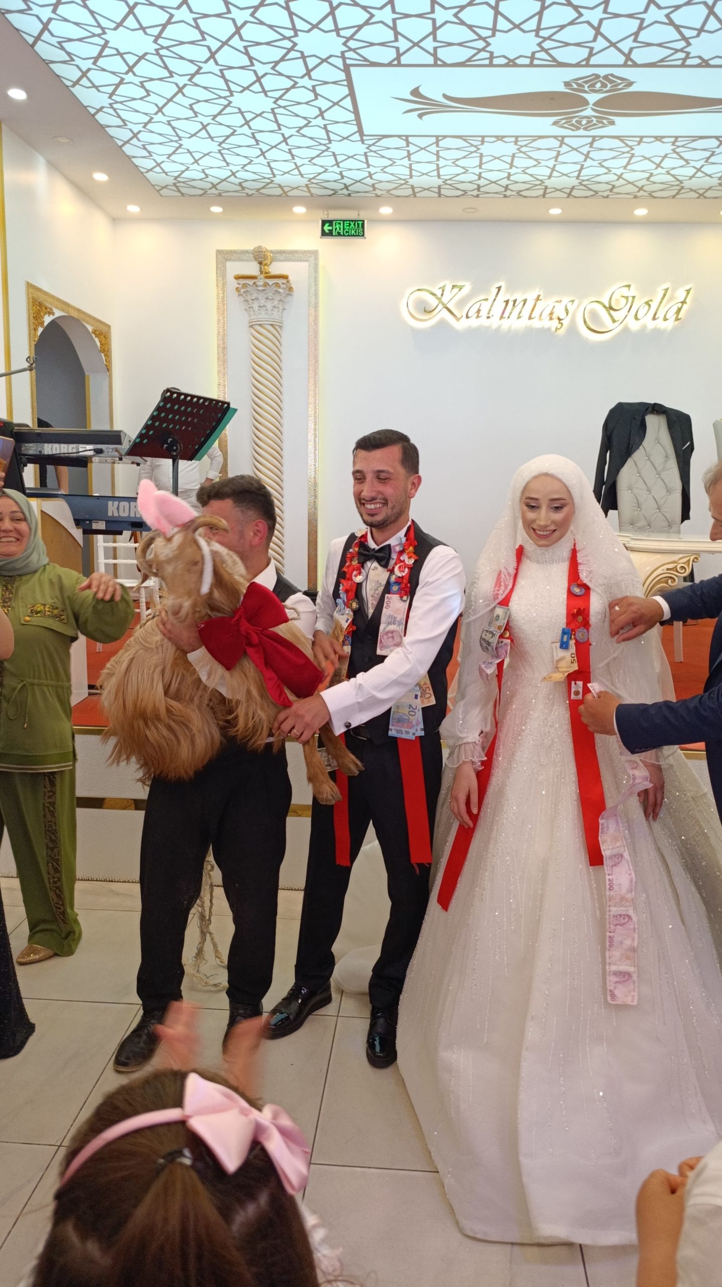Trabzon’da Düğüne Keçi Damgası: Takı Töreninde Altın Yerine Keçi Hediye Edildi